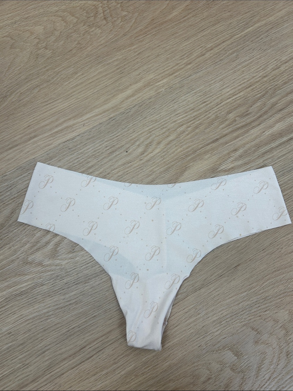 PINK Victoria’s Secret No Show Thong Panty S